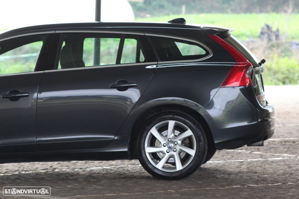 Volvo V60 1.6 D2 Momentum Eco Powershift - 14
