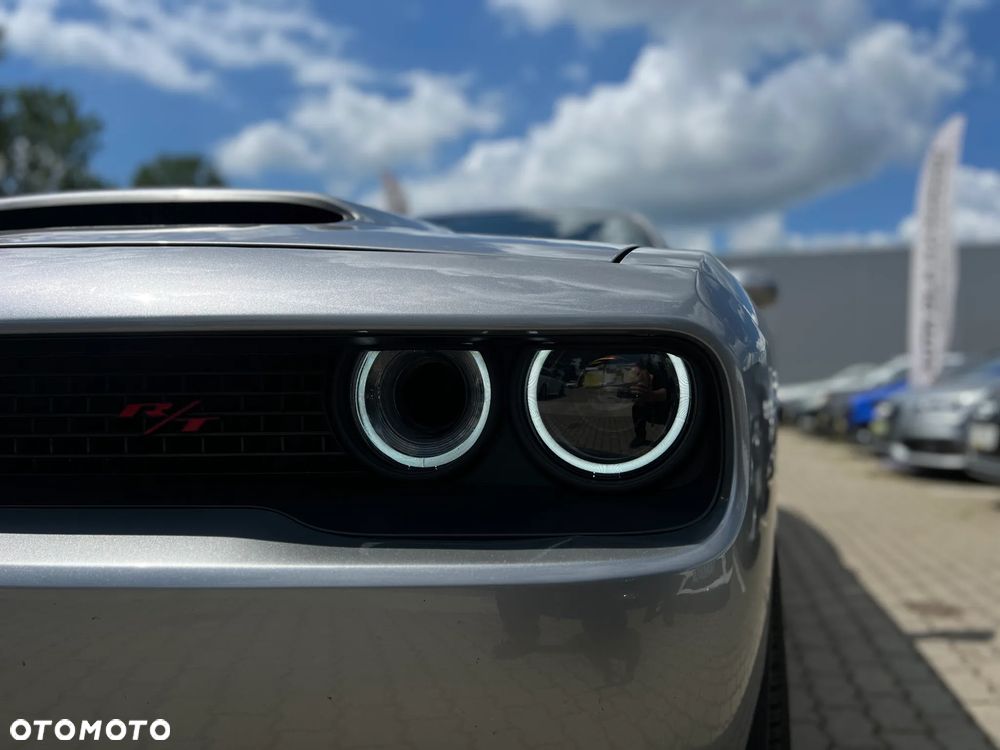 Dodge Challenger - 11