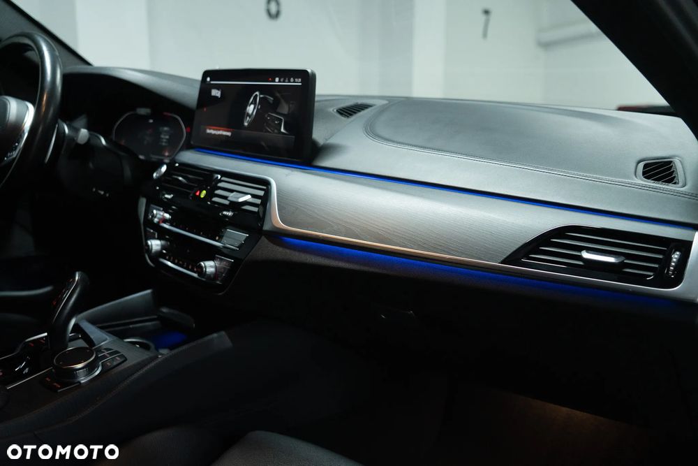 BMW Seria 5 530d xDrive M Sport Edition - 31