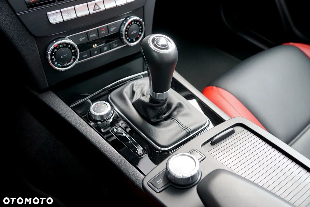 Mercedes-Benz Klasa C 63 AMG - 38