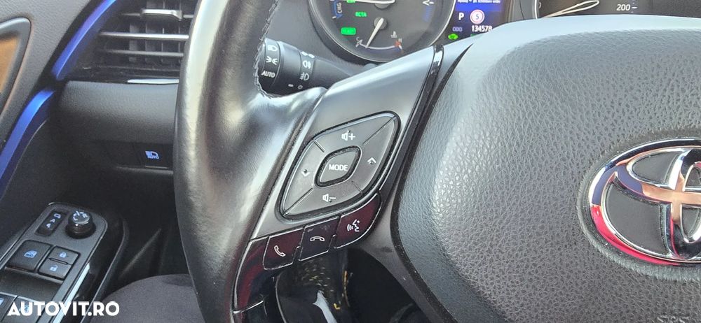 Toyota C-HR Hybrid Style Selection - 12