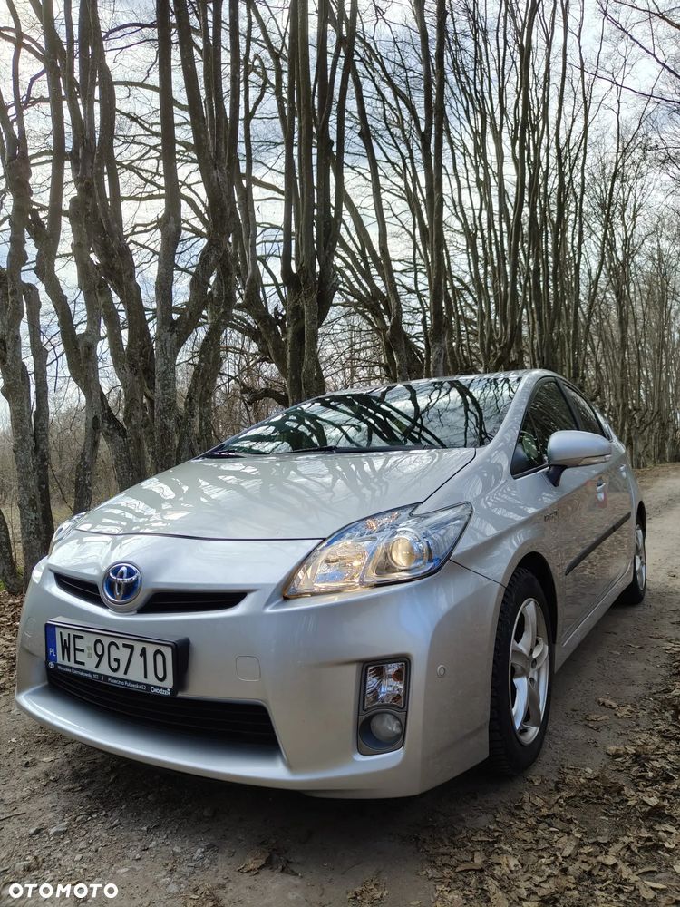 Toyota Prius (Hybrid) - 30