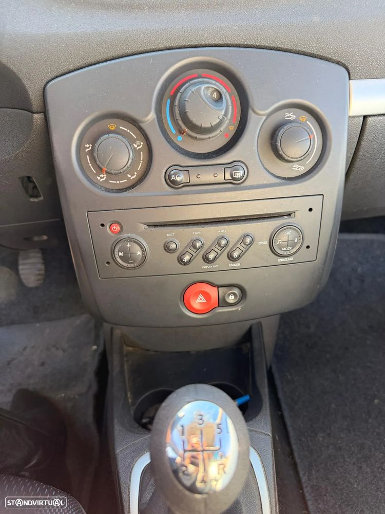 Renault Clio Sport Tourer - 10