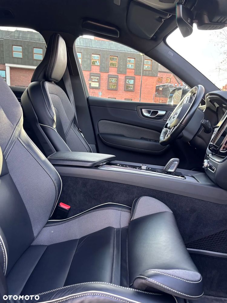 Volvo XC 60 B4 B R-Design - 20