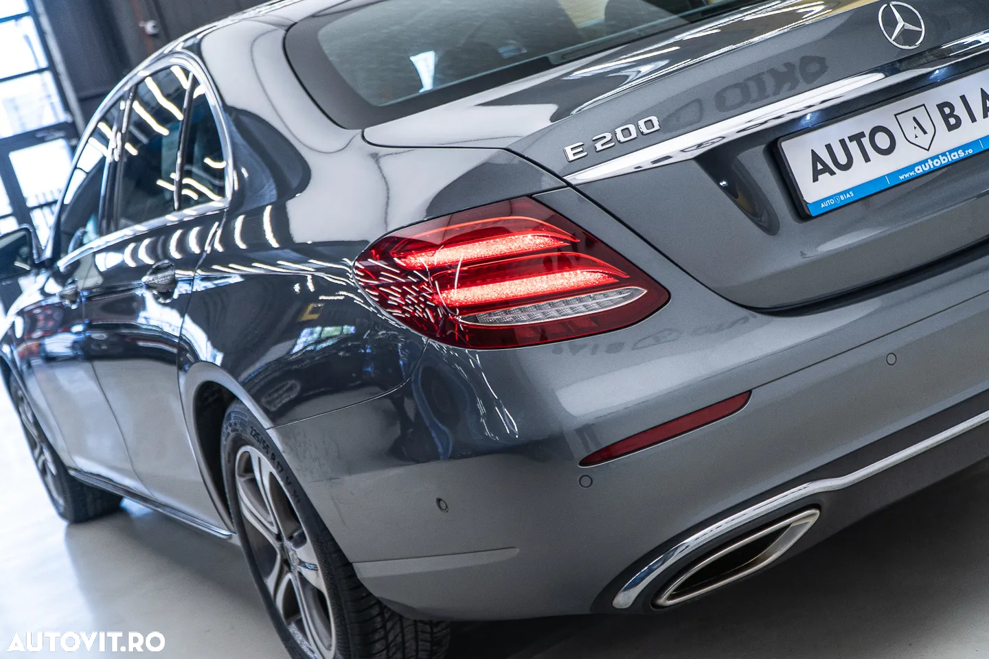 Mercedes-Benz E 200 4Matic 9G-TRONIC Avantgarde - 33