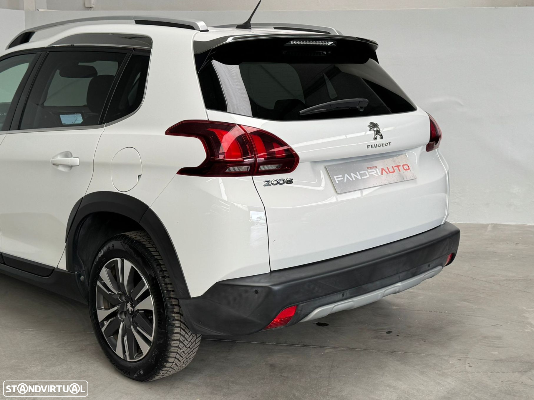 Peugeot 2008 1.2 PureTech Allure - 16