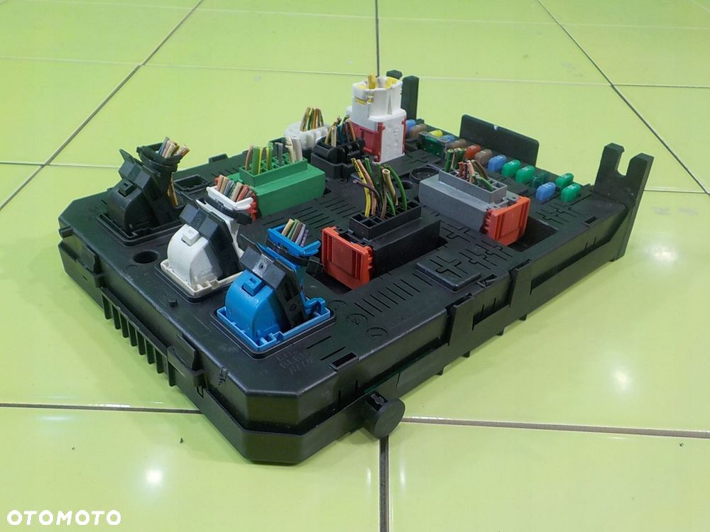 PEUGEOT PARTNER II/III LIFT I 1.6 HDI 13r skrzynka bezpiecznikow modul BSI - 3