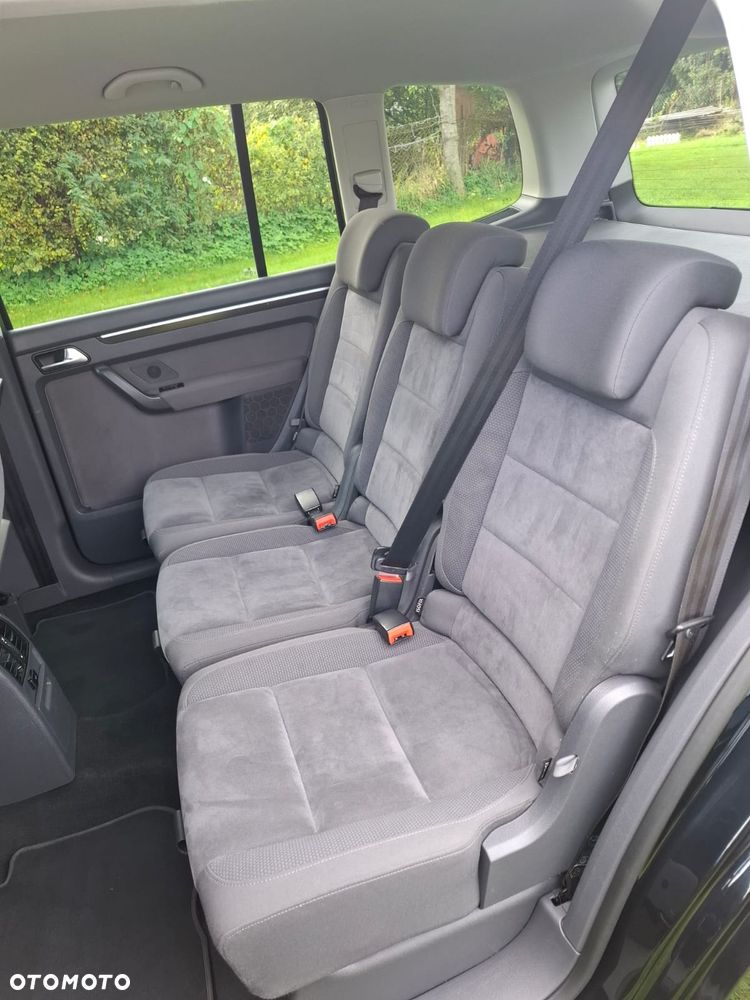 Volkswagen Touran - 23