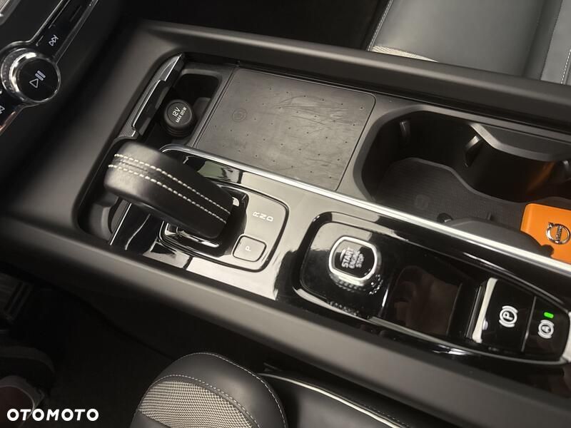 Volvo XC 60 B5 B AWD R-Design - 17