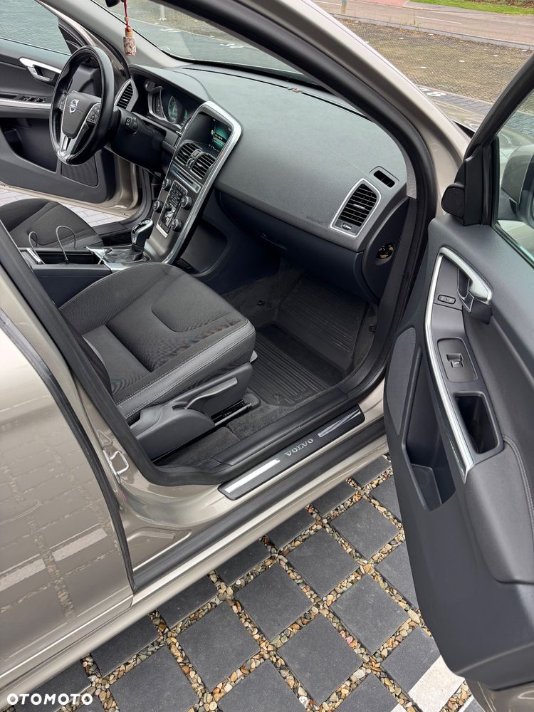 Volvo XC 60 D4 AWD Momentum - 17