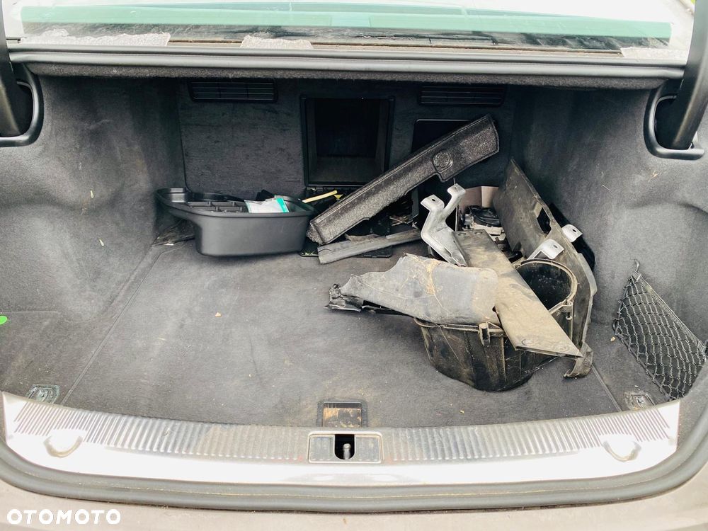 Audi A8 4.2 TDI DPF (clean diesel) quattro tiptronic - 13