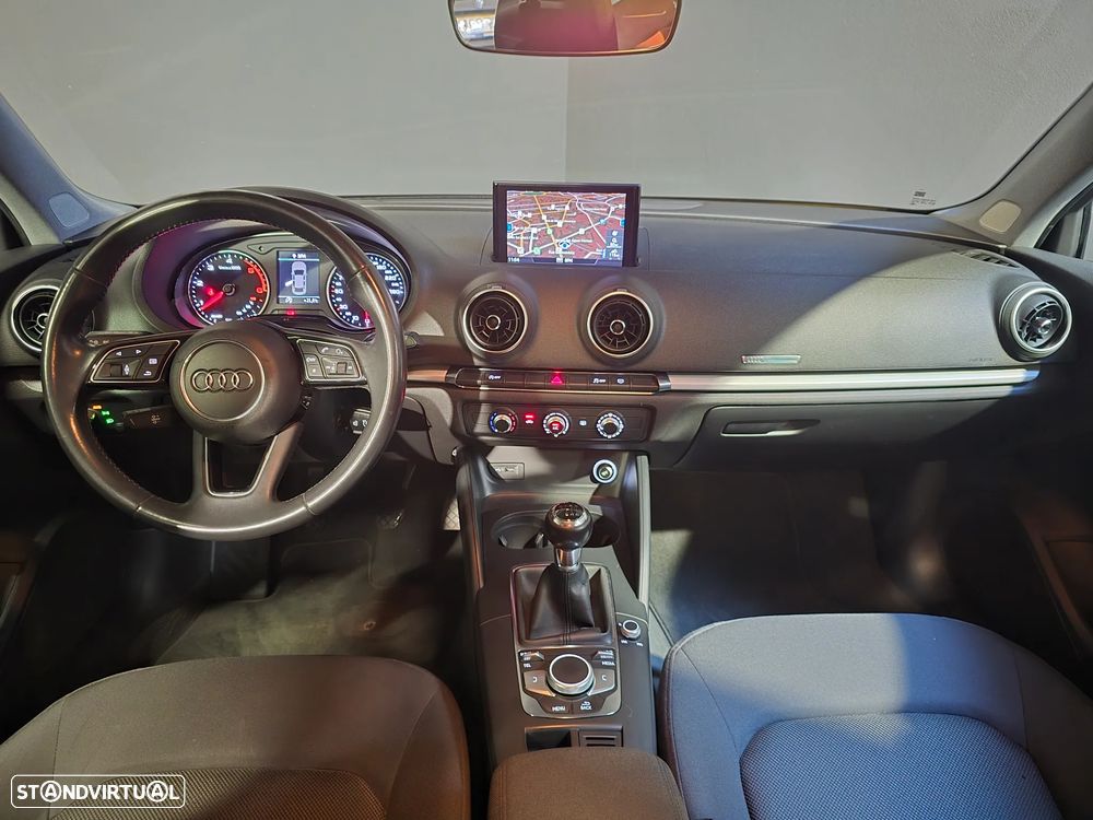 Audi A3 Limousine 30 TDI Design - 28