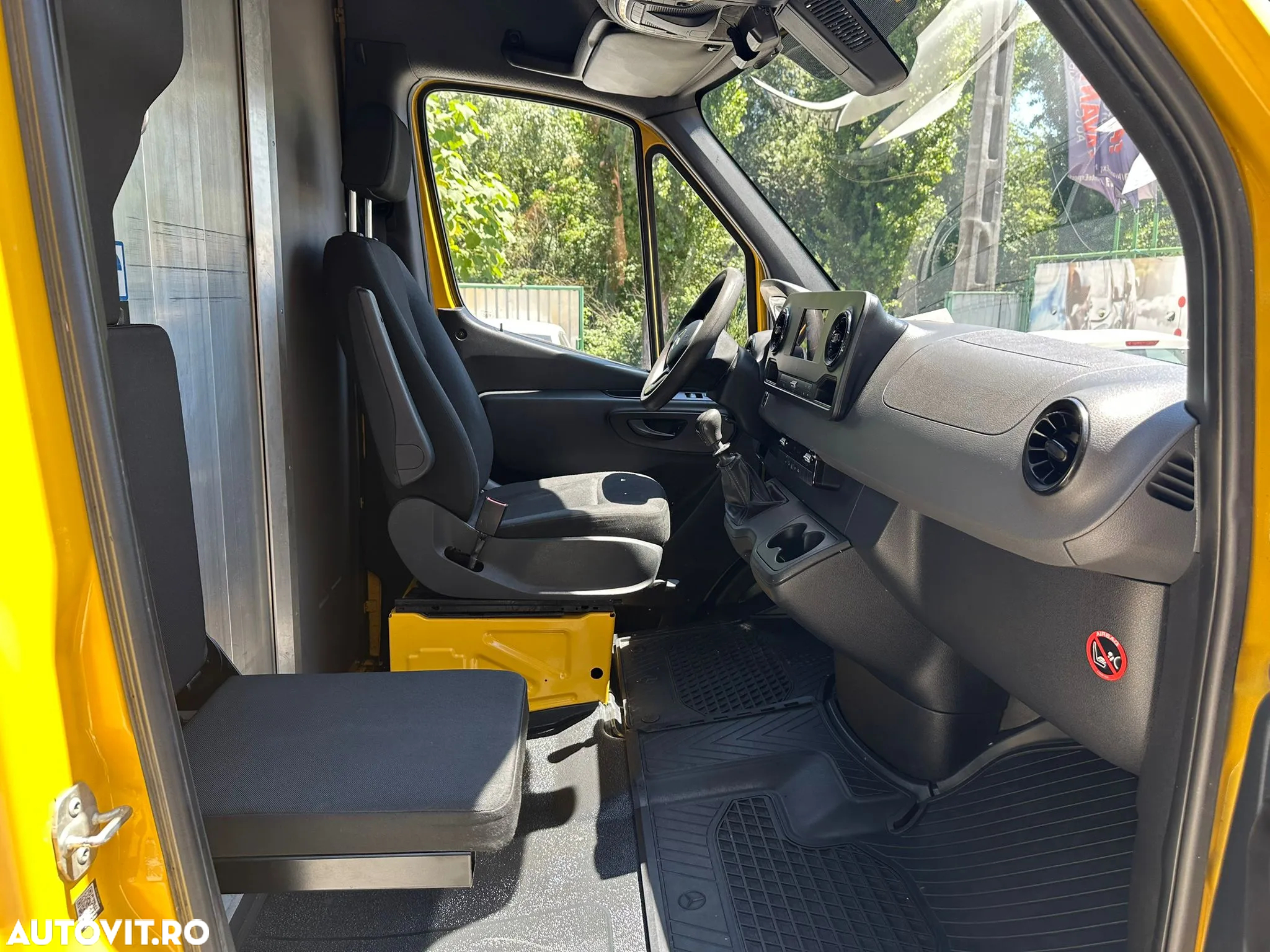 Mercedes-Benz Sprinter - 13