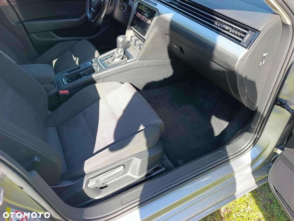 Volkswagen Passat - 17