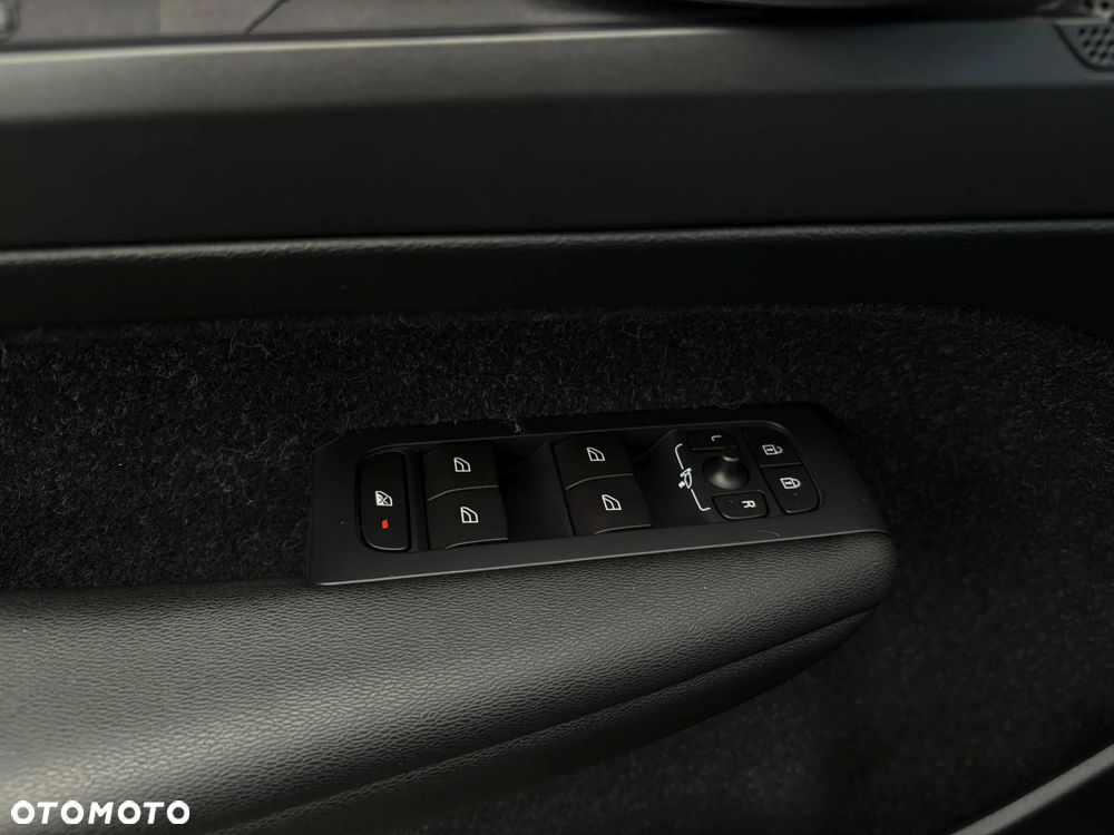 Volvo XC 40 T3 Momentum - 31