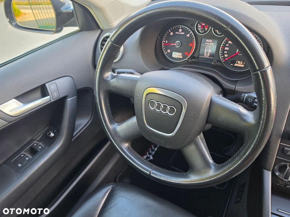 Audi A3 Sportback 1.6 TDI DPF Ambiente - 28