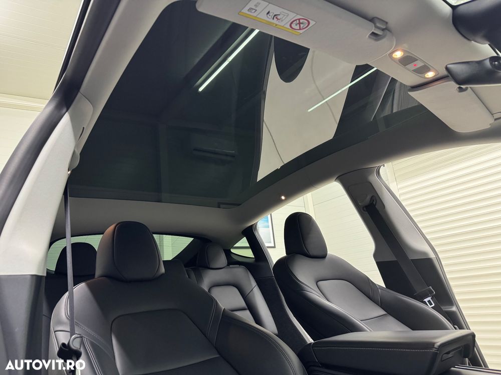 Tesla Model Y Long Range Dual Motor AWD - 8