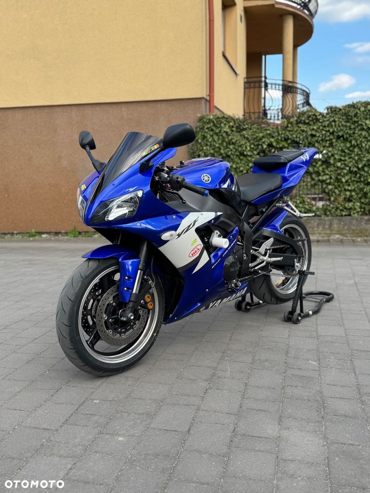 Yamaha R1 - 2