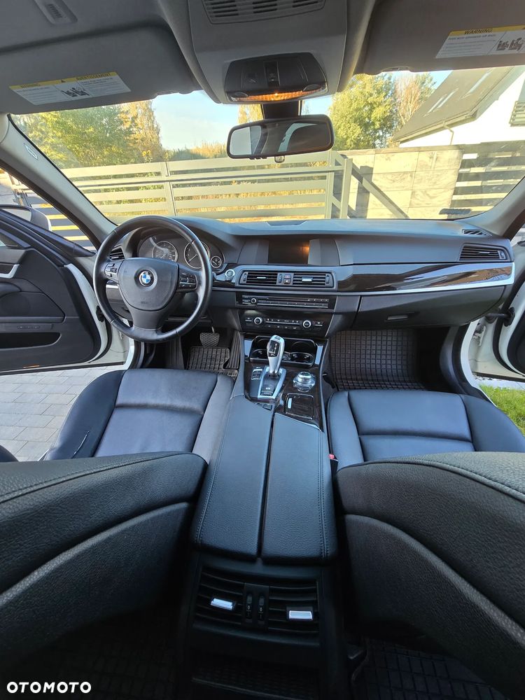 BMW Seria 5 528i - 5