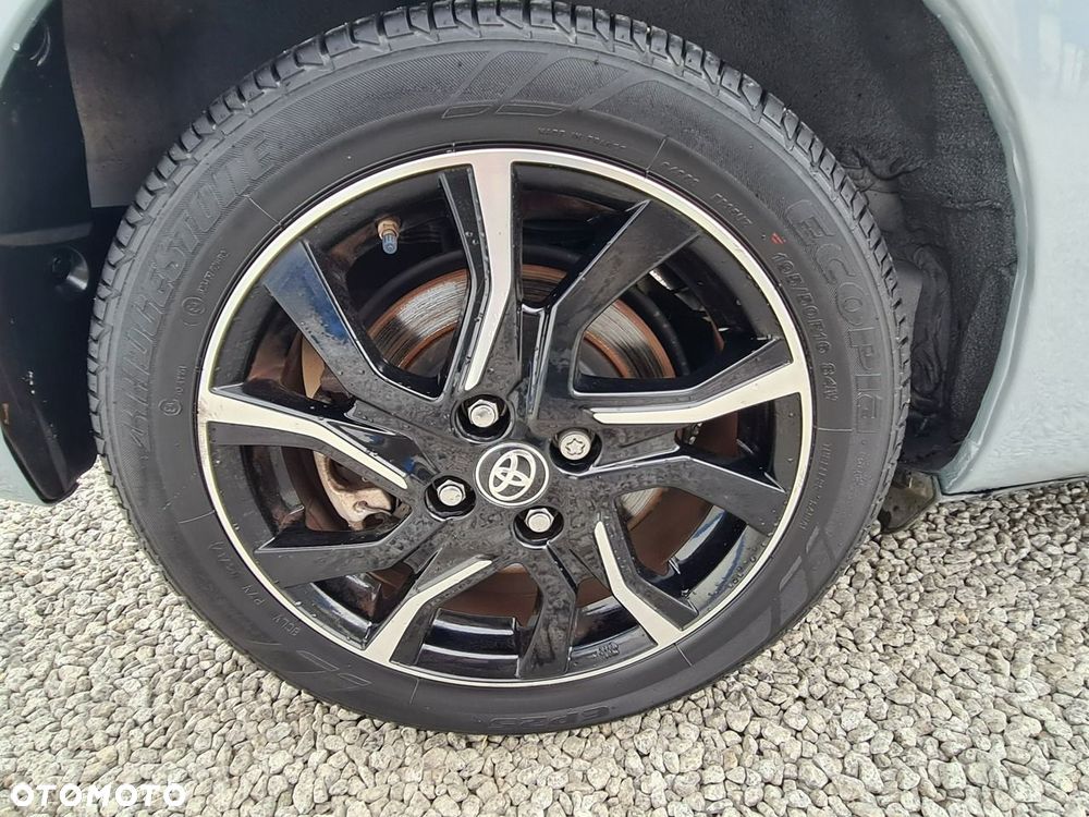 Toyota Yaris Hybrid 100 Premium - 37