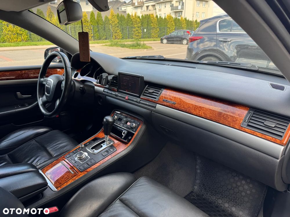 Audi A8 4.2 Quattro - 12