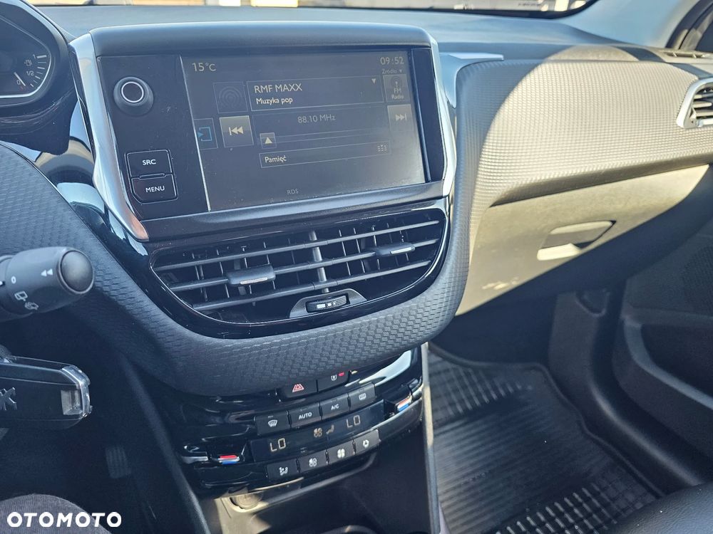 Peugeot 2008 1.2 Pure Tech Style S&S - 8