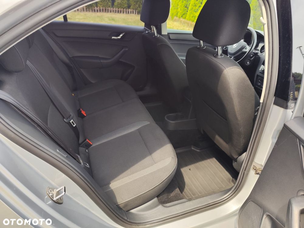 Skoda RAPID 1.2 TSI Ambition - 2