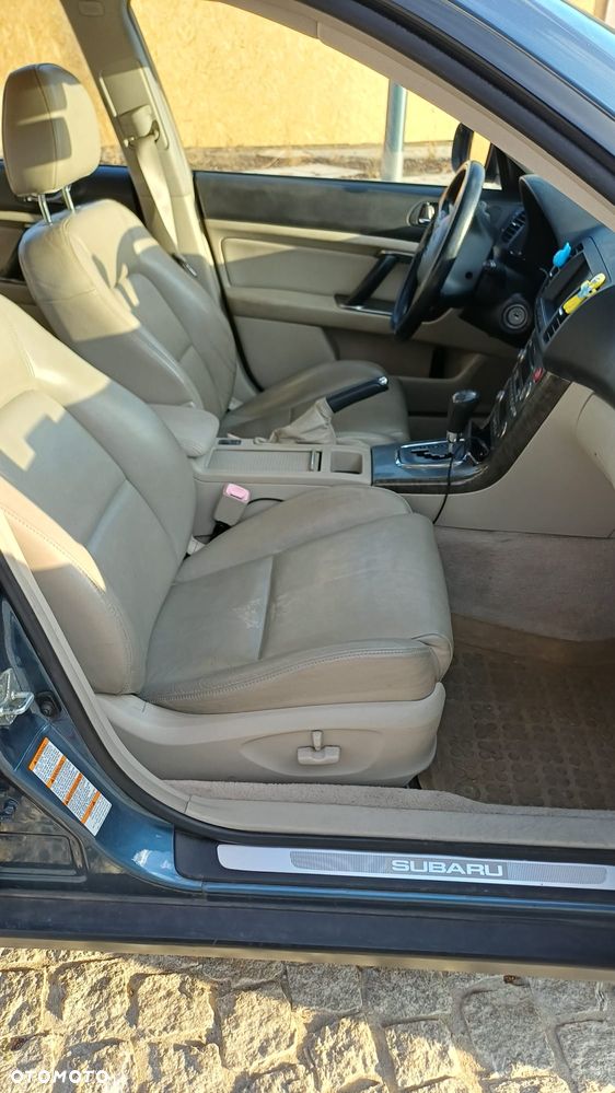 Subaru Outback 3.0 H6 - 6