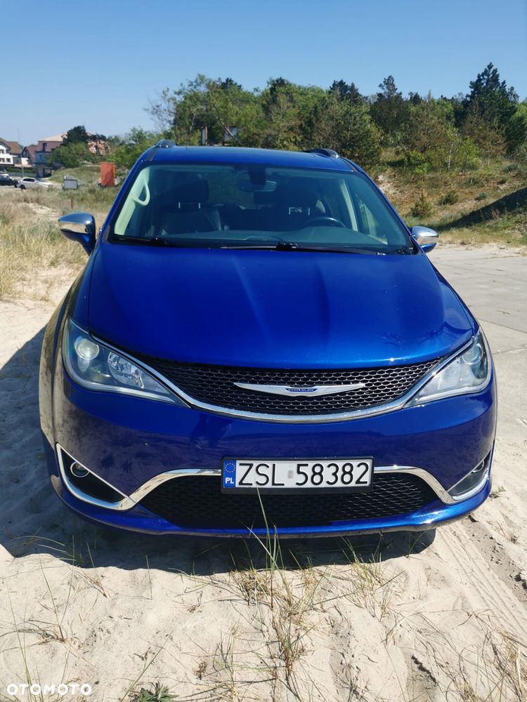 Chrysler Pacifica - 1