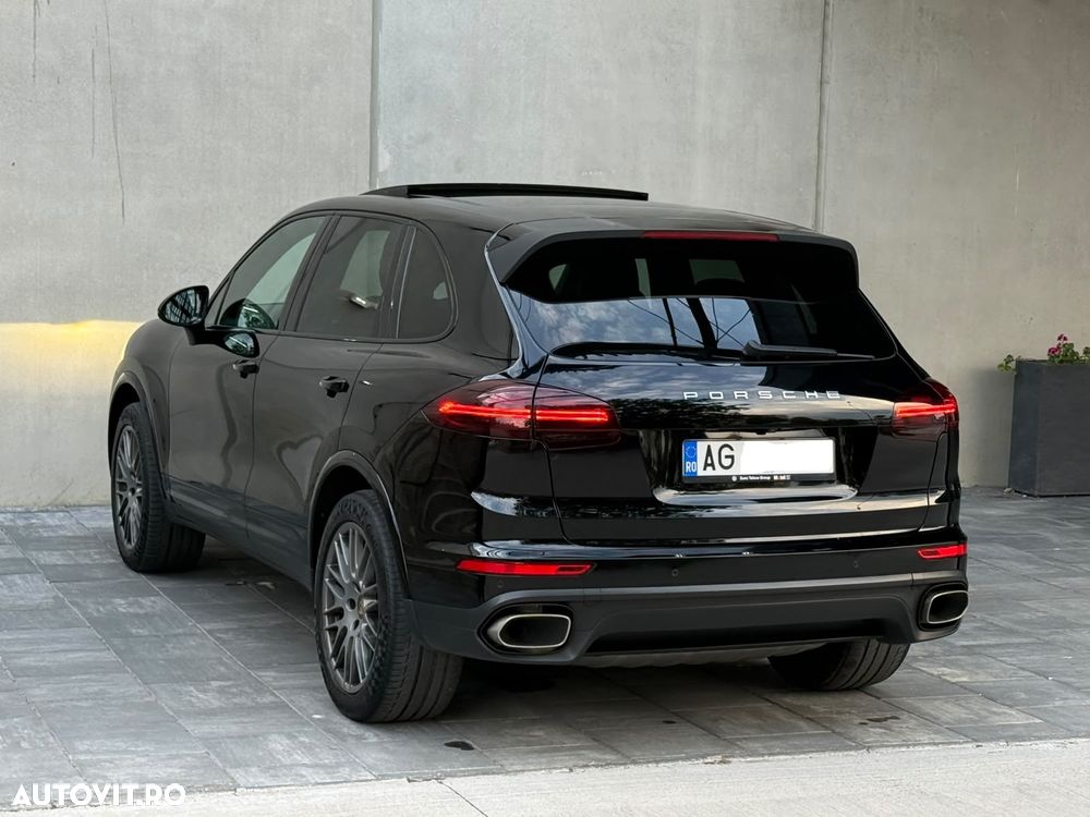 Porsche Cayenne 3.0 L - 6