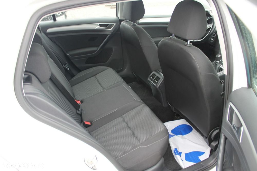 Volkswagen Golf - 26