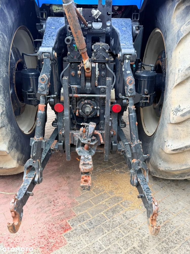 New Holland T8020 - 17