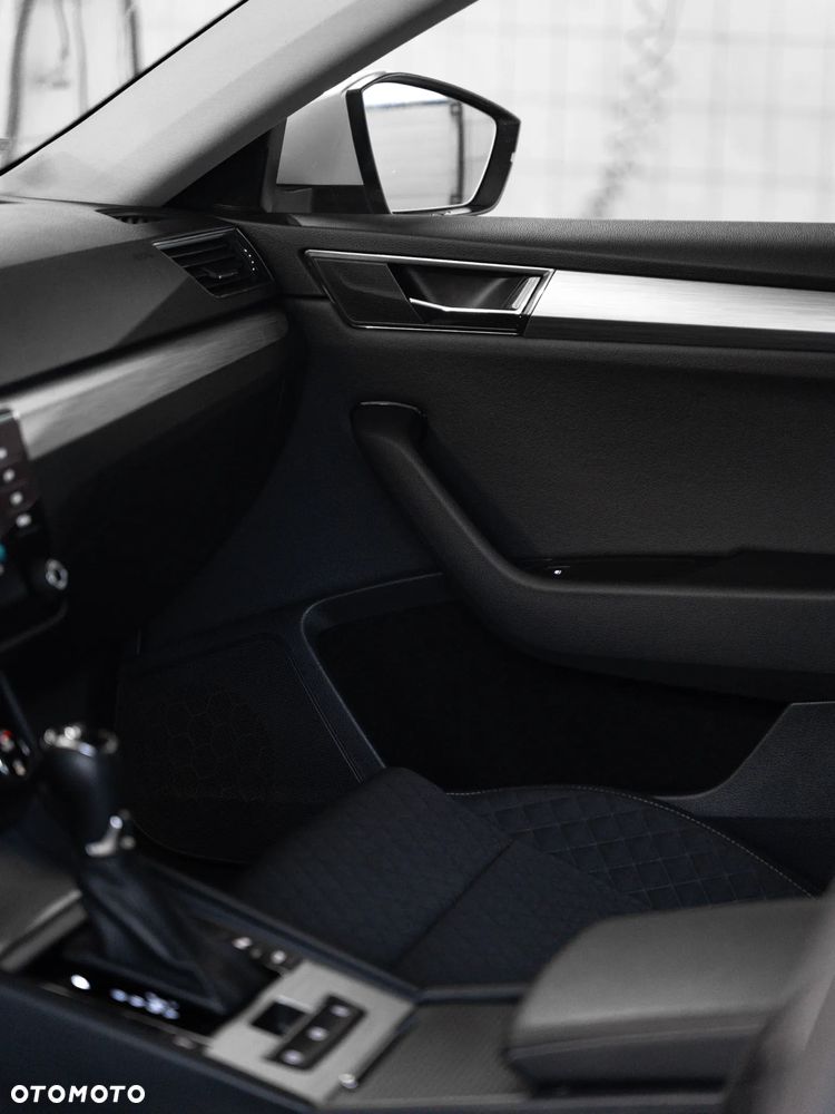 Skoda Superb 2.0 TDI SCR Ambition DSG - 32