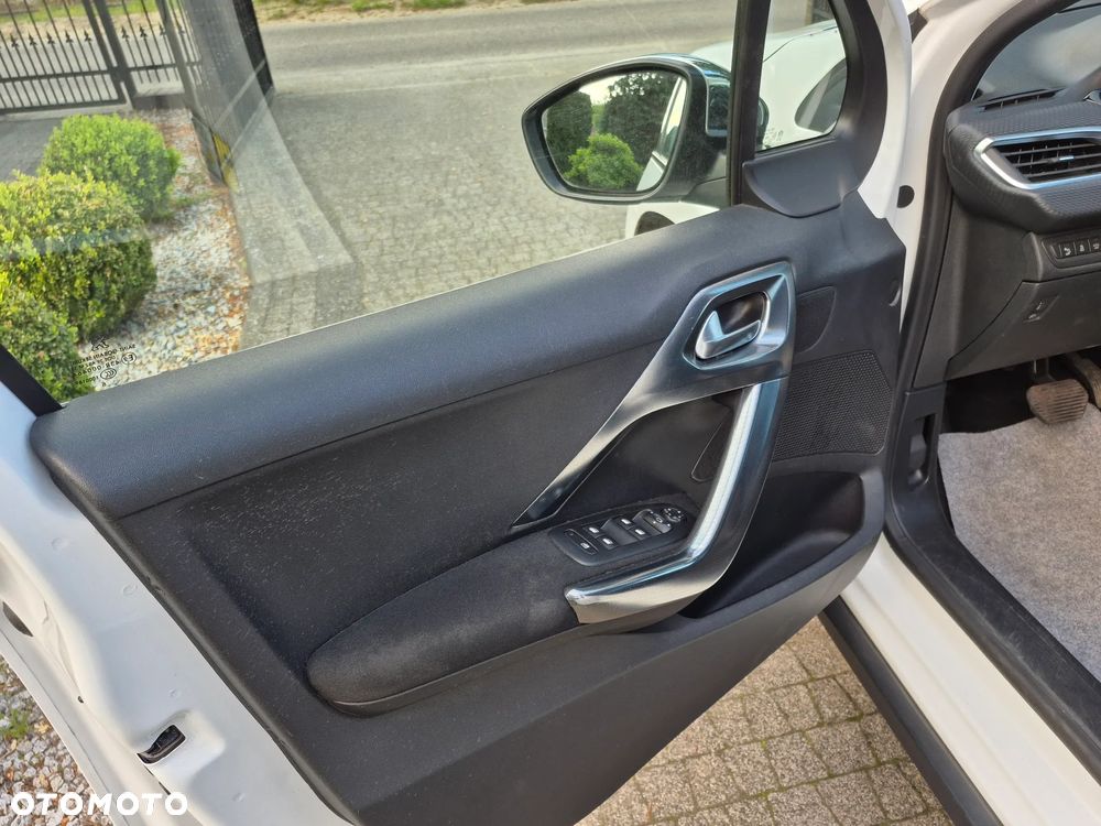 Peugeot 2008 PureTech 110 Stop&Start EAT6 Active - 11
