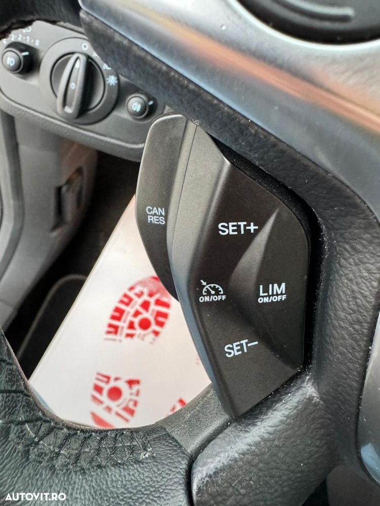 Ford Kuga 1.6 EcoBoost 2x4 Titanium - 24