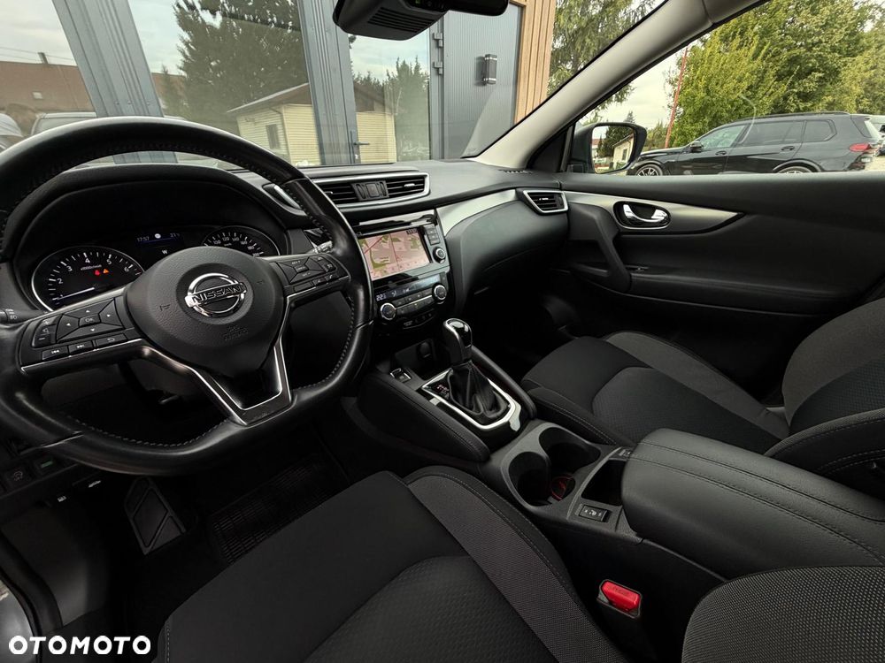Nissan Qashqai 1.3 DIG-T N-Connecta DCT - 28