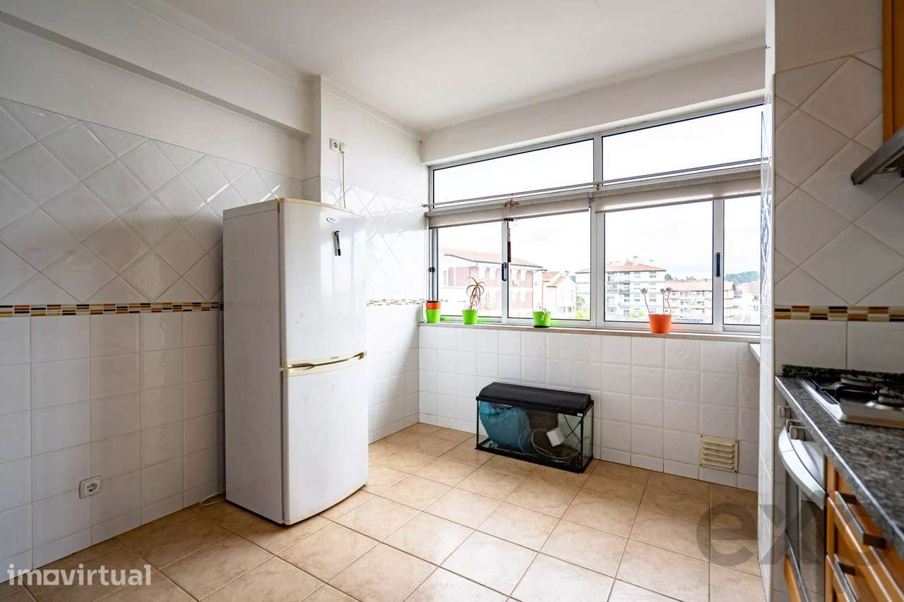 T3 com Garagem para 2 Carros | São Martinho do Bispo - Grande imagem: 4/36