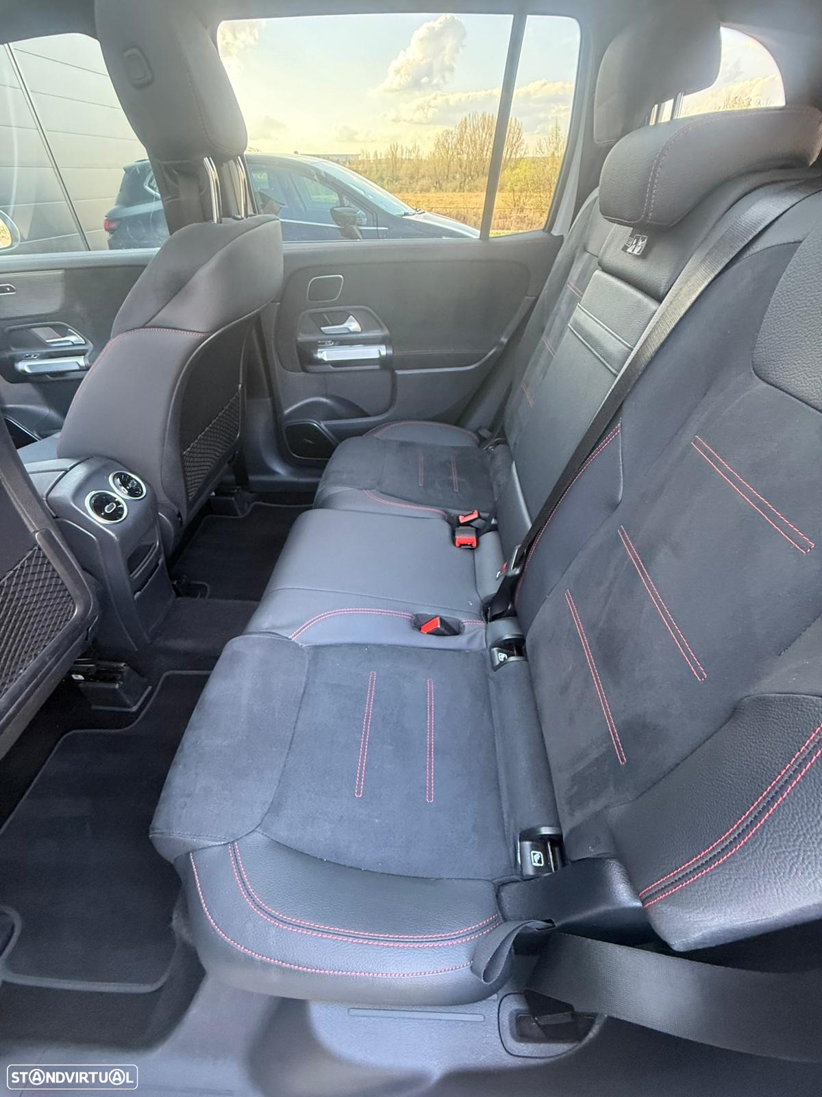 Mercedes-Benz GLB 220 d 4Matic 8G-DCT AMG Line - 16