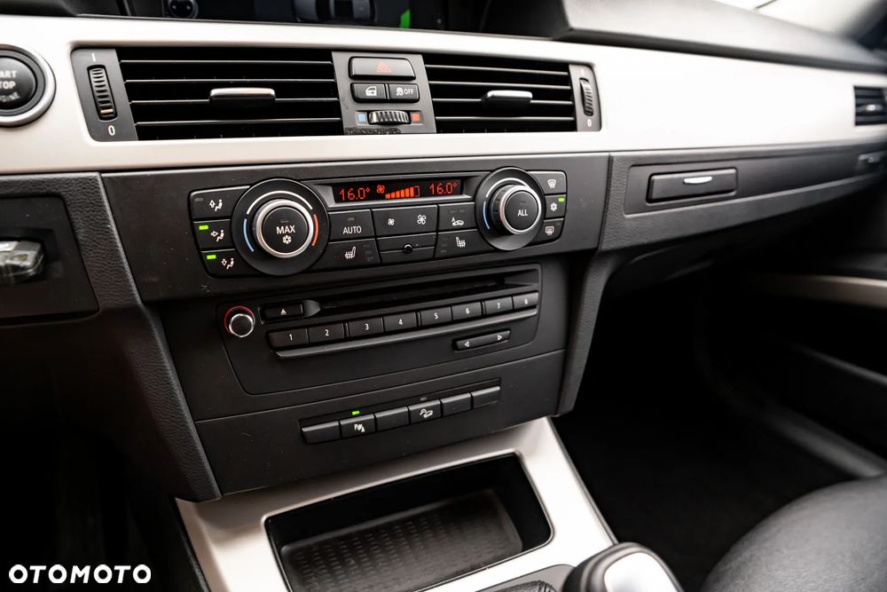 BMW Seria 3 325i xDrive Edition Exclusive - 33