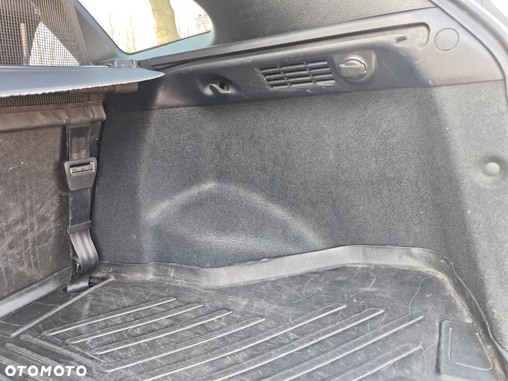 Hyundai i30 blue Kombi 1.6 CRDi Passion - 16