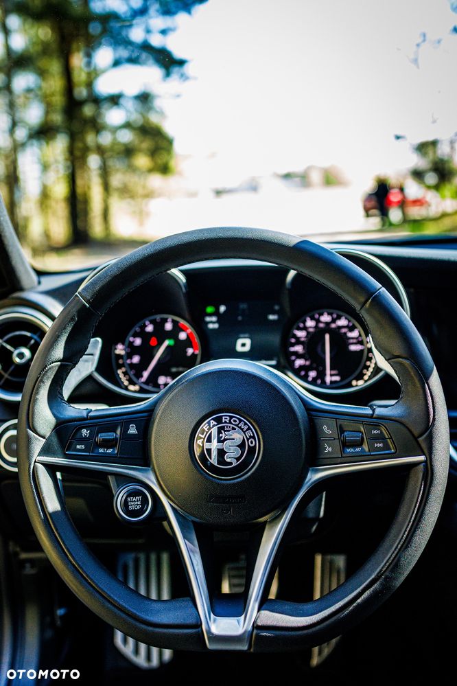 Alfa Romeo Giulia 2.0 Turbo 16V AT8-Q4 Veloce - 14