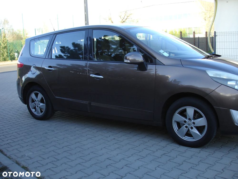 Renault Grand Scenic - 27