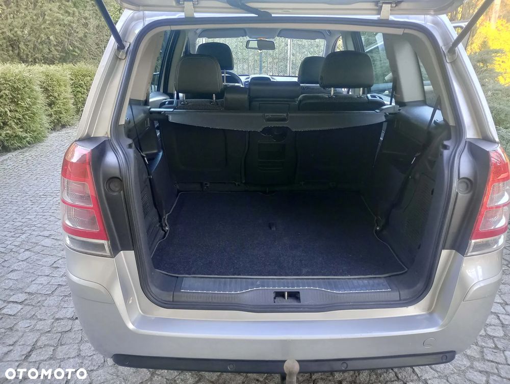Opel Zafira 2.2 Navi - 2