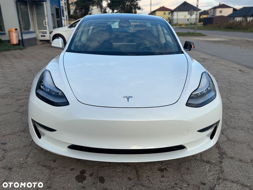 Tesla Model 3 - 3