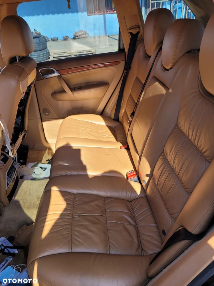 PORSCHE CAYENNE 955 fotel fotele kanapa deska kokpit podsufitka boczek boczki klamka podłokietnik licznik - 7