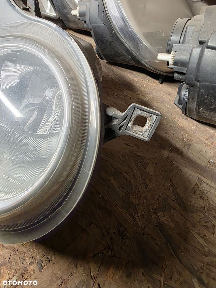 VOLKSWAGEN  POLO 9N OKULAR LAMPA PRZEDNIA PRAWA ANGLIK - 2