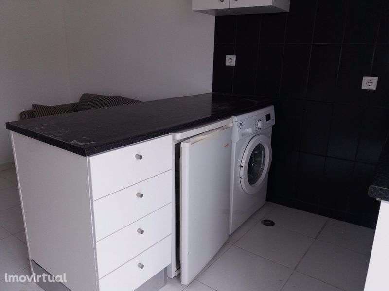 T1 Lisboa - Mobilado e Equipado - Grande imagem: 2/4