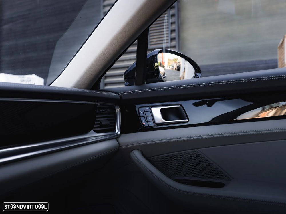 Porsche Panamera 4 E-Hybrid - 24