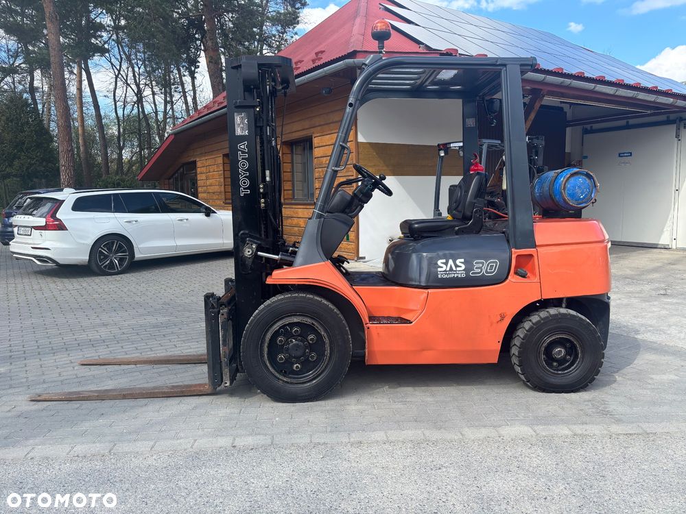 Toyota 7FGF30  I właściciel 3t Tony LPG triplex 33 700 NETTO Solidny sprzęt  2002r - 2