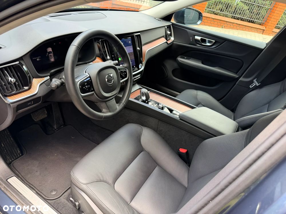 Volvo V60 Cross Country B5 B AWD Plus - 17